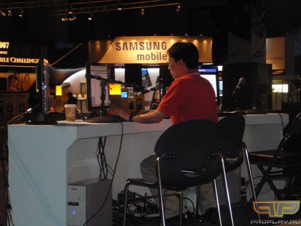 ���-���-���