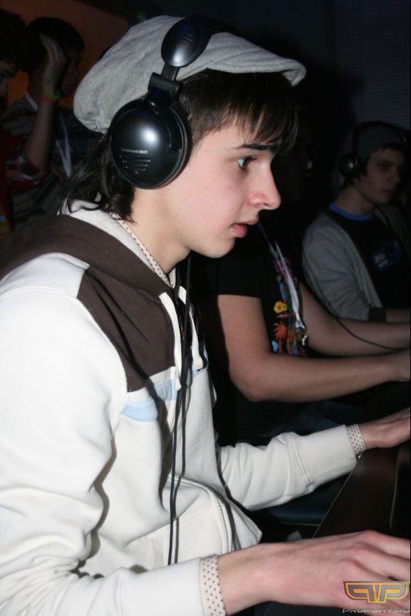 ���-����