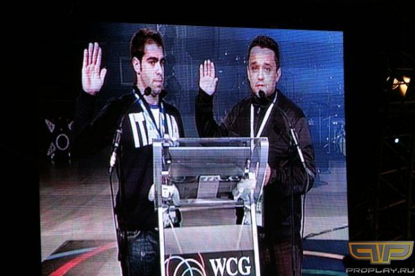 �������!